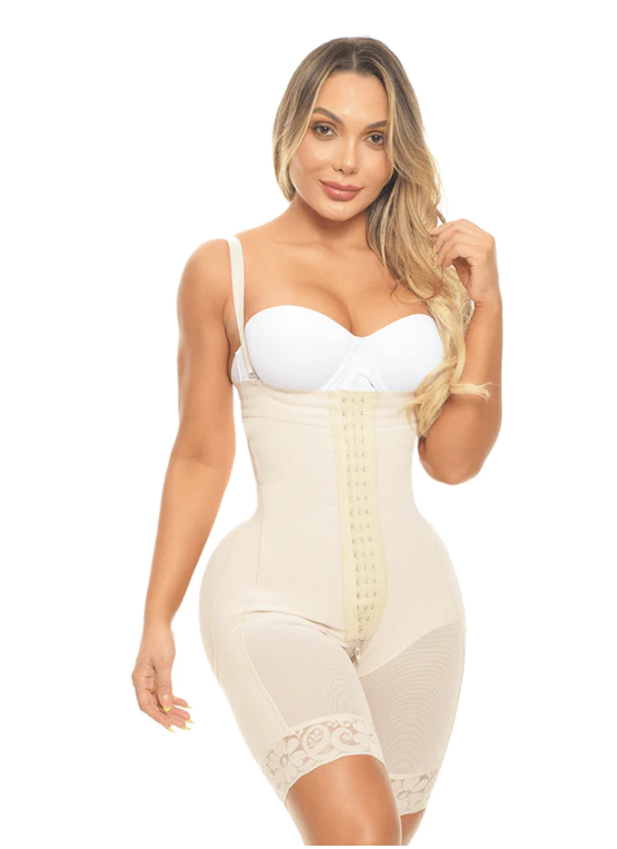 Faja short estraple media pierna y 3 filas de broches realce magic