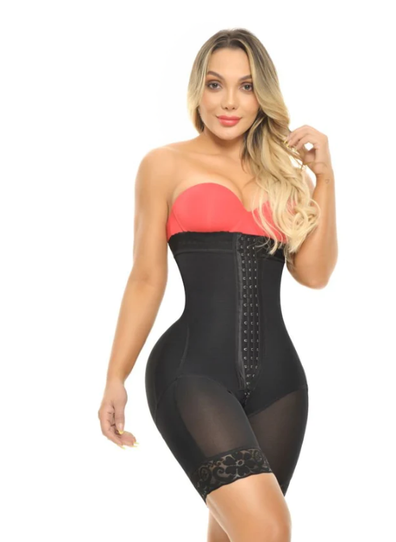 Faja short estraple media pierna y 3 filas de broches realce magic